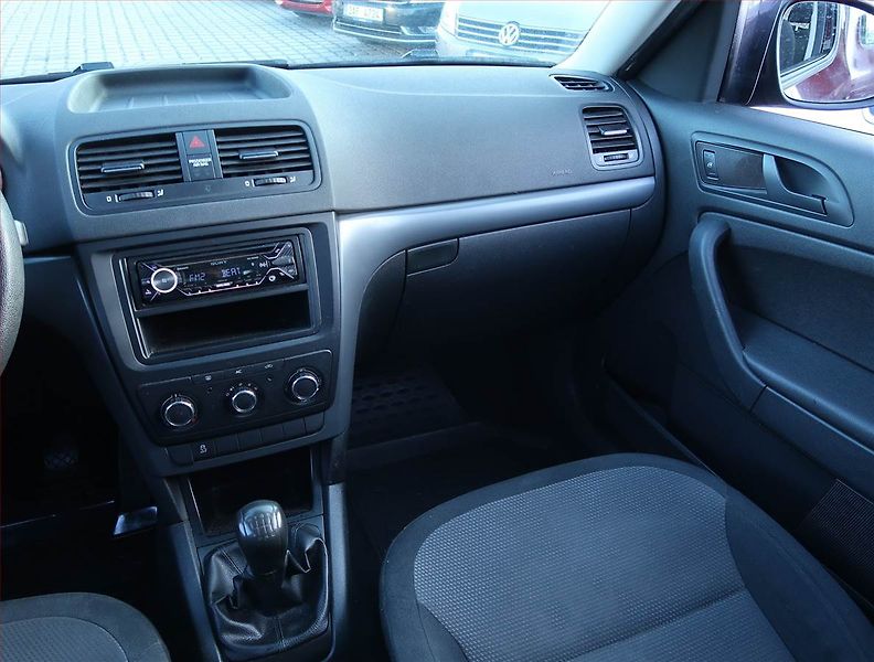 Škoda Yeti (2011) 1.2 TSI, Serv.kniha, po STK - fotka 8 z 14