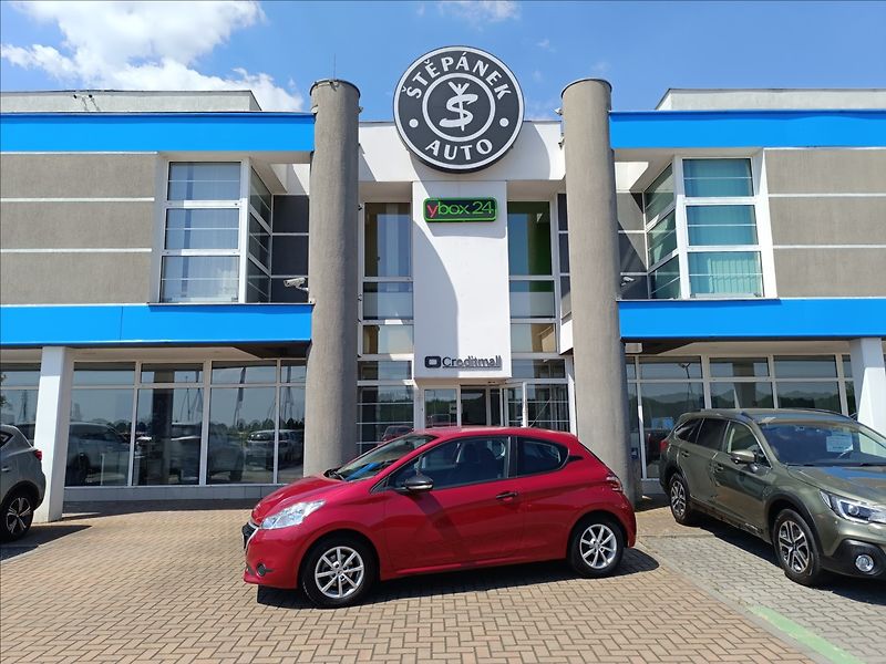 Peugeot 208 1,2 i - fotka 1 z 17