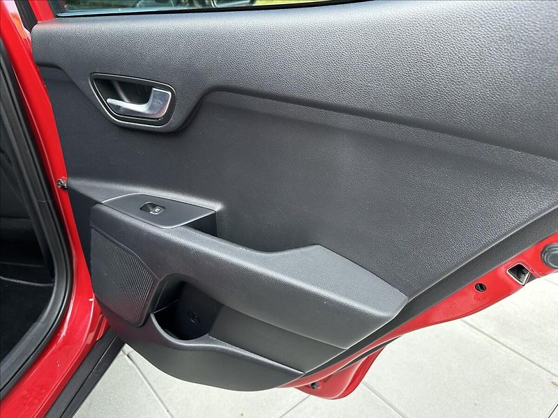 Kia Stonic 1,6 CRDi Aut.klima,Kamera - fotka 22 z 39