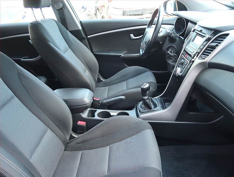 Hyundai i30 (2016) 1.6 GDI, Tempomat - fotka 9 z 13