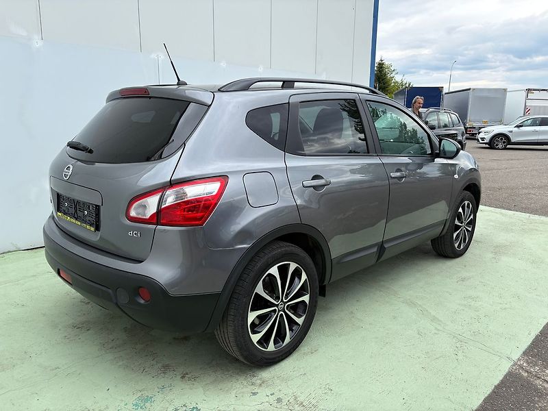 Nissan Qashqai 1.6dCi, 96kW, 4x4, Kamera 1Maj - fotka 2 z 27