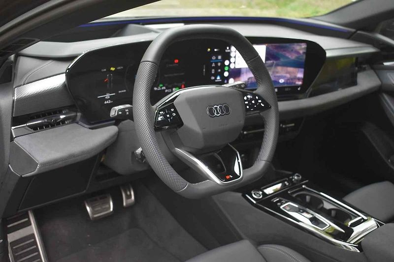 Audi A6 e-tron je hodně pohodlné auto s velmi dobrým dojezdem.