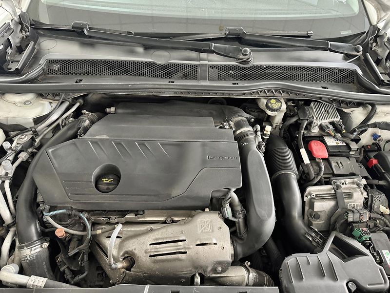 Peugeot 508 Hybrid 225*AT8*REZERVACE! - fotka 38 z 38