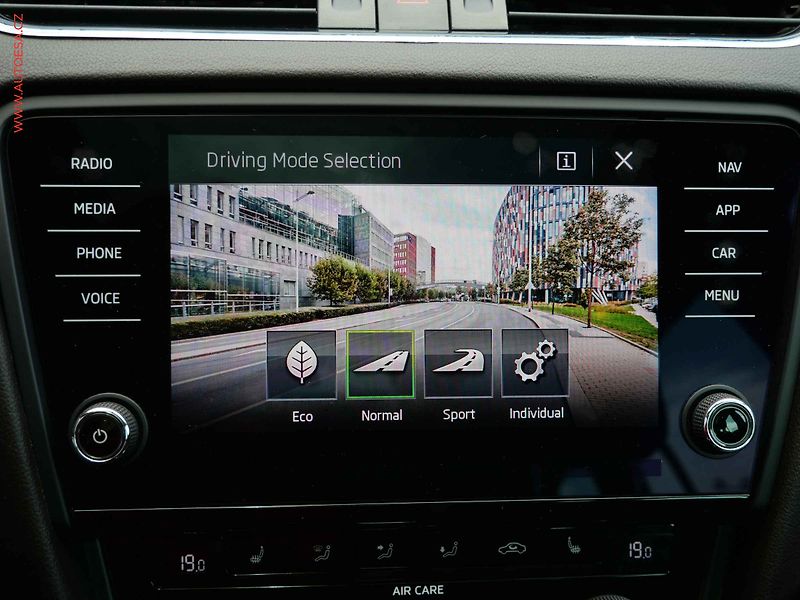 Škoda Octavia (2017) 1.8TSi 4x4, 2.maj,ČR, L&K - fotka 24 z 28