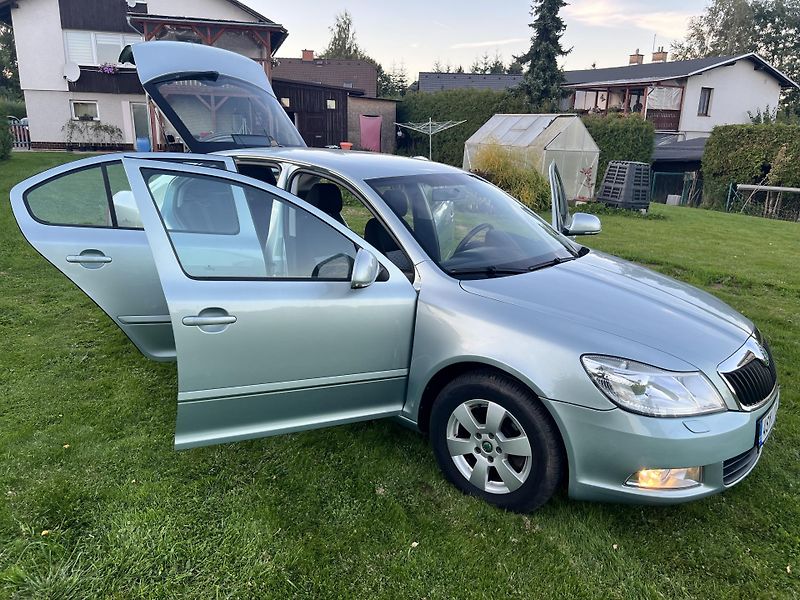 Škoda Octavia 1.6TDI 77KW,DIGIKLIMA,WEBASTO - fotka 31 z 45