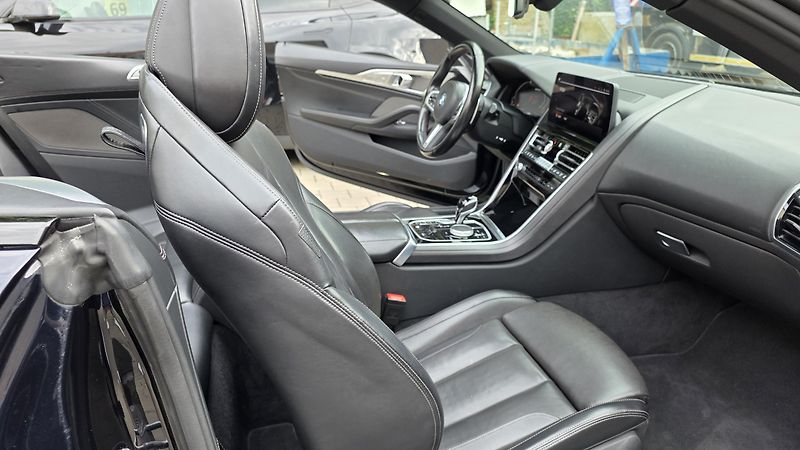 BMW Řada 8 (2023) M850i 4.4 V8 390kW xDrive AT - fotka 13 z 42