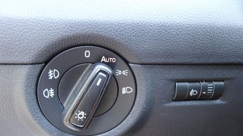 Škoda Octavia Kombi 1.6TDi DSG Ambi.plus - fotka 12 z 14