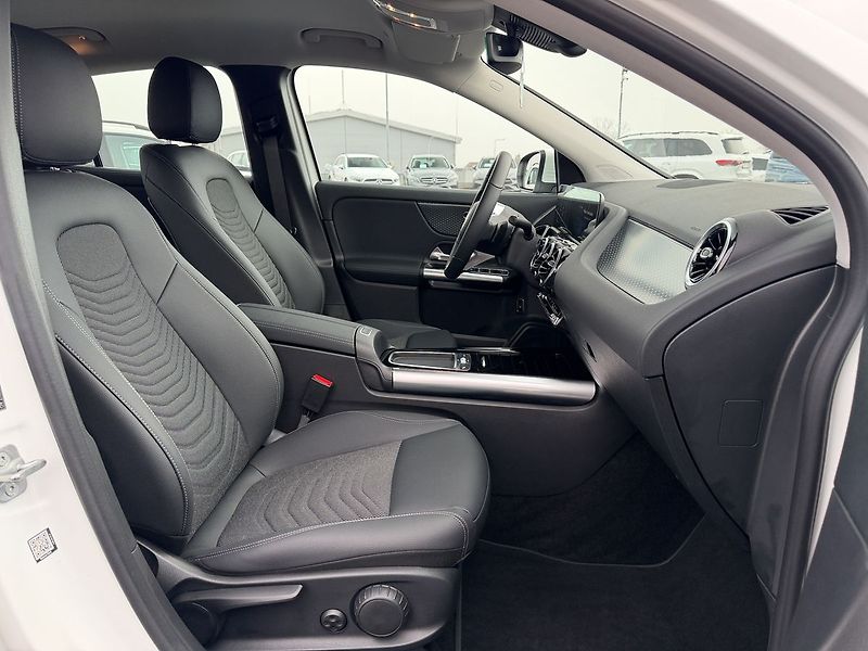 Mercedes-Benz GLA 180 d - fotka 10 z 30
