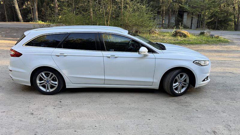 Ford Mondeo (2015) Vignale 2.0 TDCi 132kW PwShift - fotka 4 z 11
