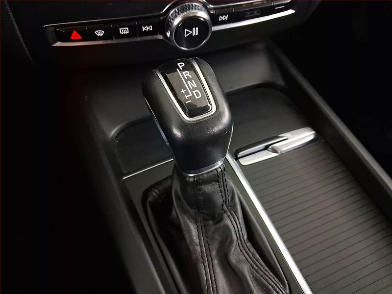 Volvo XC60 (2018) Momentum D4 - fotka 13 z 16