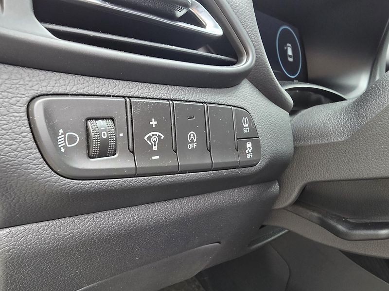 Hyundai i30 1.5-1.MAJITEL-NAVI-KAMERA - fotka 17 z 26