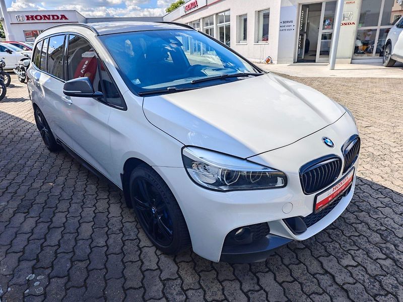 BMW Řada 2 (2016) 220D Grand Tourer M-paket - fotka 2 z 43