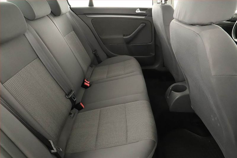 Volkswagen Jetta (2007) 1.6 - fotka 7 z 12