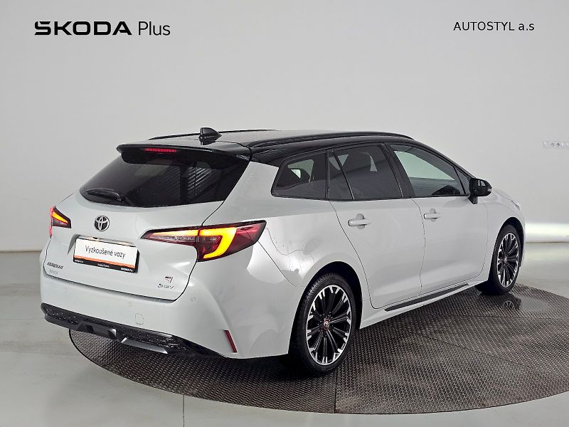Toyota Corolla (2025) TS 1.8HEV 140k GR SPORT - fotka 2 z 27