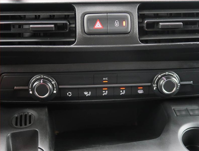 Opel Combo (2022) Maxi 1.5 CDTI, 3Místa, ČR, DPH - fotka 13 z 17