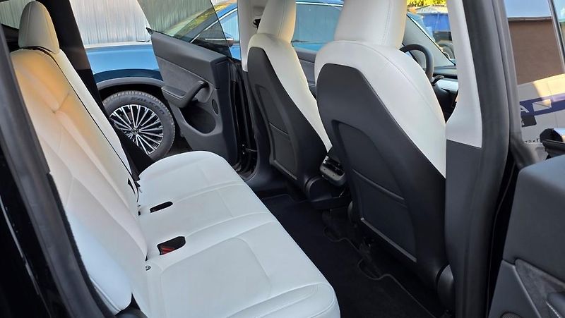 Tesla Model Y (2023) LR AWD DE Záruka SoH 92,7%  - fotka 13 z 41