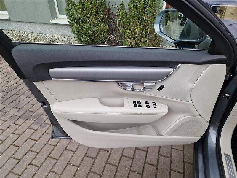 Volvo V90 2.0 D4 Momentum Pro,ČR,1.Maj. - fotka 40 z 50