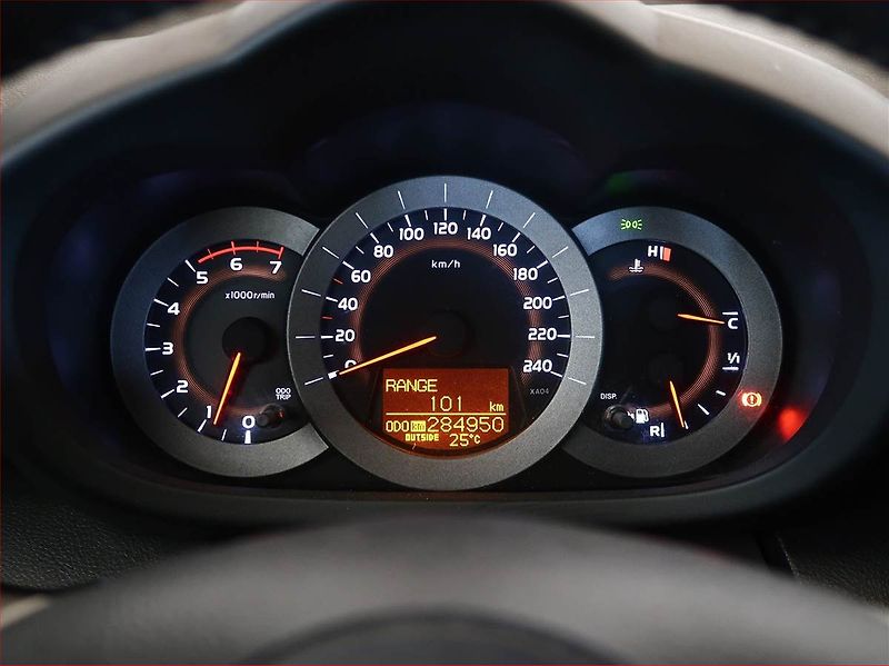 Toyota RAV4 (2006) 2.2 D-4D, 4X4, Serv.kniha - fotka 11 z 14