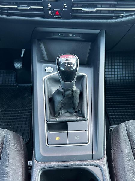 Volkswagen Golf 2.0TDI ACC LED Comfort - fotka 12 z 24
