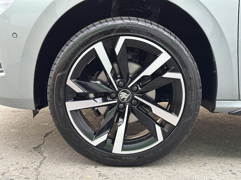 Škoda Kamiq 1.5TSi DSG Monte Carlo 150PS M - fotka 12 z 48
