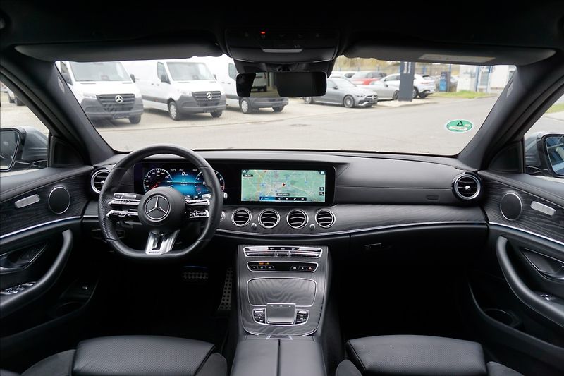 Mercedes-Benz Třídy E 3,0 AMG E 53 4MATIC+ - fotka 12 z 21