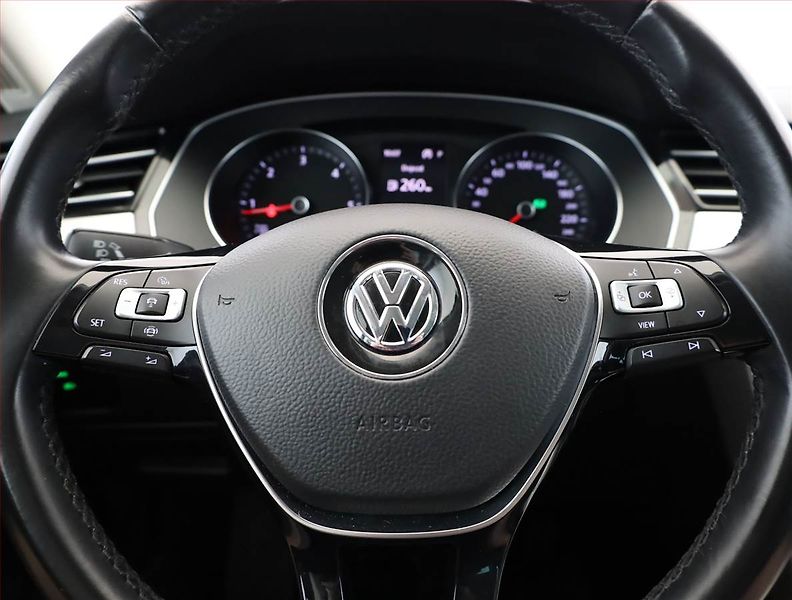 Volkswagen Passat (2019) Business 2.0 TDI, Automat - fotka 8 z 20