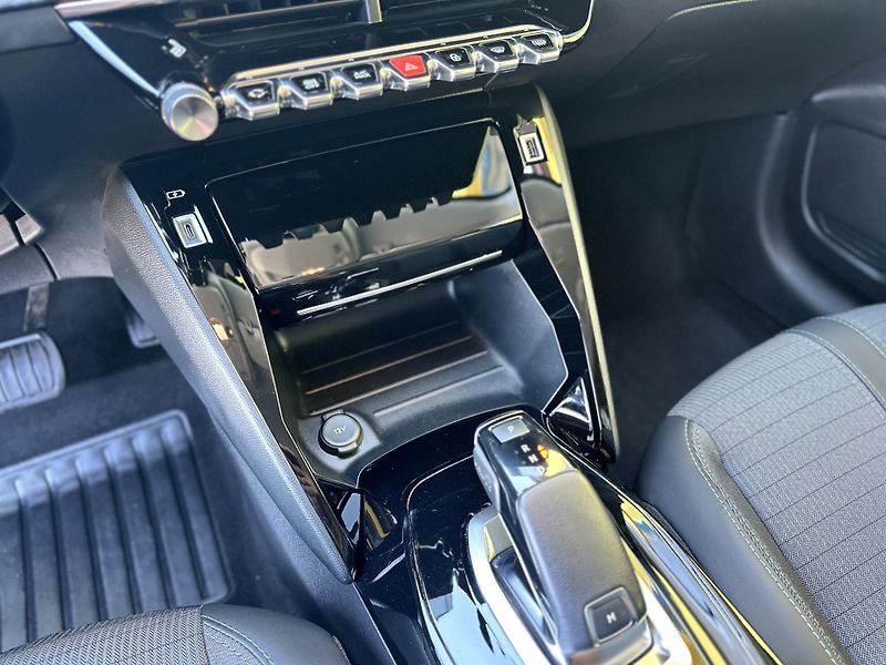 Peugeot 208 (2021) 1.2 PureTech ALLURE *AUTOMAT  - fotka 16 z 41
