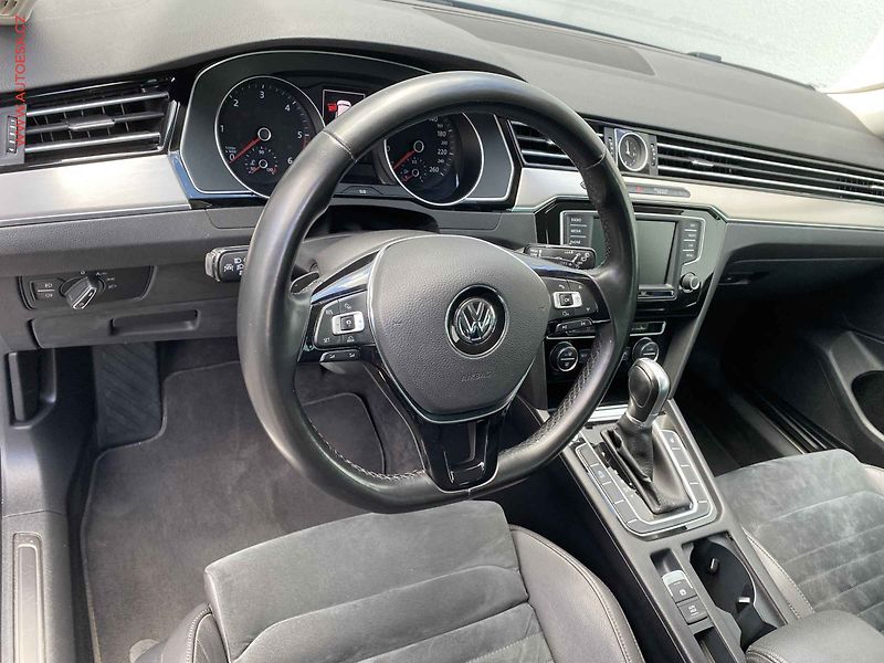 Volkswagen Passat (2016) 2.0 TDi, Highline, DSG, LED - fotka 13 z 20