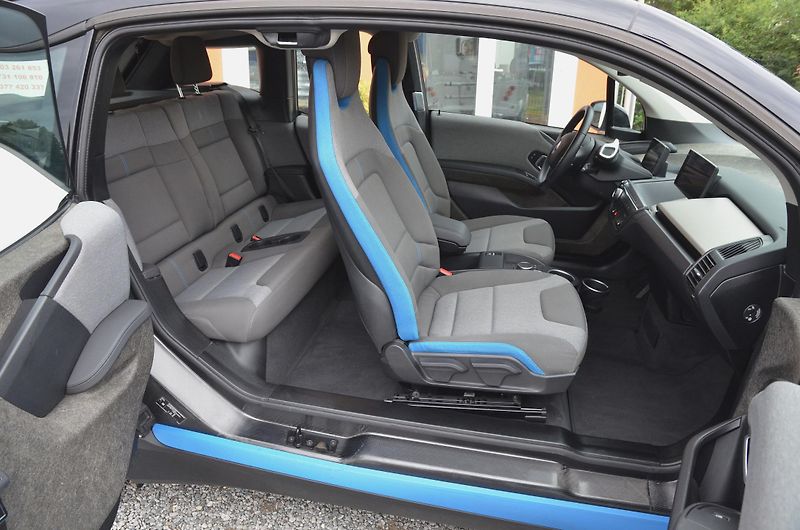 BMW i3 (2022) 120Ah // REZERVOVÁNO // - fotka 12 z 36