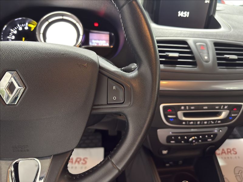 Renault Mégane 1,6   i LIMITED NAVI VÝHŘEV - fotka 10 z 28