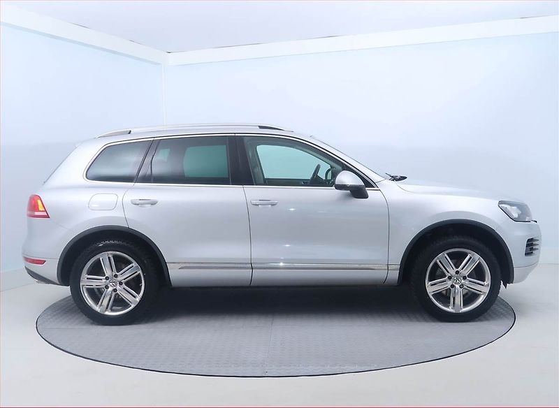 Volkswagen Touareg (2012) 3.0 TDI, 4X4, Automat - fotka 6 z 18