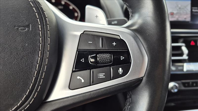 BMW Řada 8 4,4 V8 390 Kw M850i xDrive DPH - fotka 18 z 28