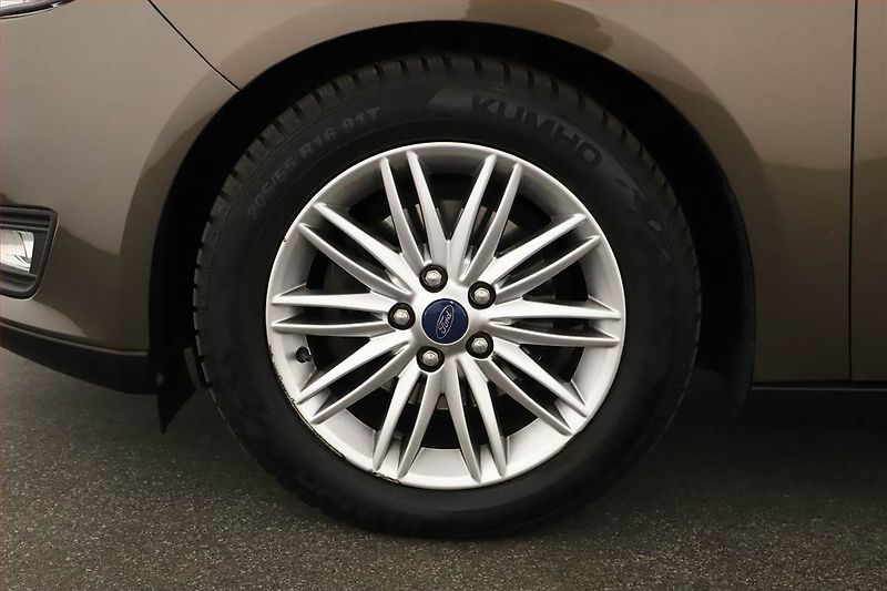 Ford Focus (2018) 1.0 EcoBoost, Tempomat - fotka 10 z 16