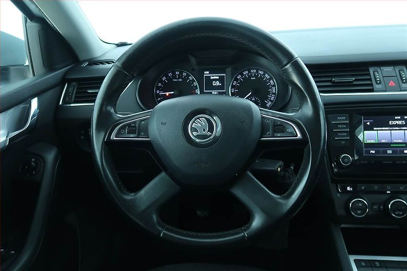 Škoda Octavia (2014) 2.0 TDI, 4X4, Xenony - fotka 16 z 21