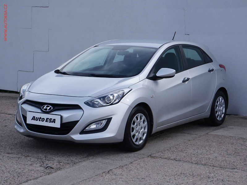 Hyundai i30 (2013) 1.4CVVT, AC, park.čidla - fotka 3 z 14