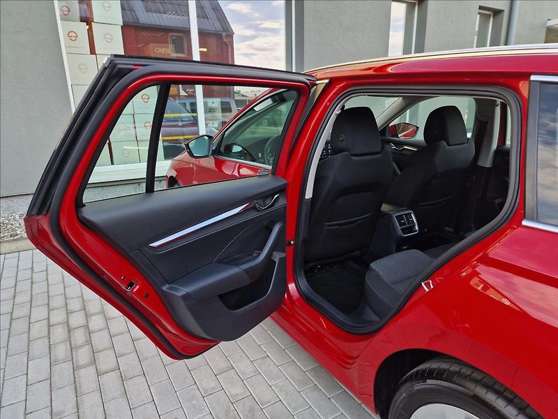 Škoda Octavia 2.0TDI Style Combi,ČR,1.Maj. - fotka 18 z 49