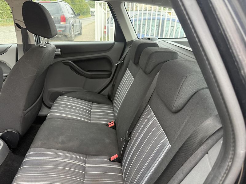 Ford Focus (2009) 1.6 td - fotka 34 z 40
