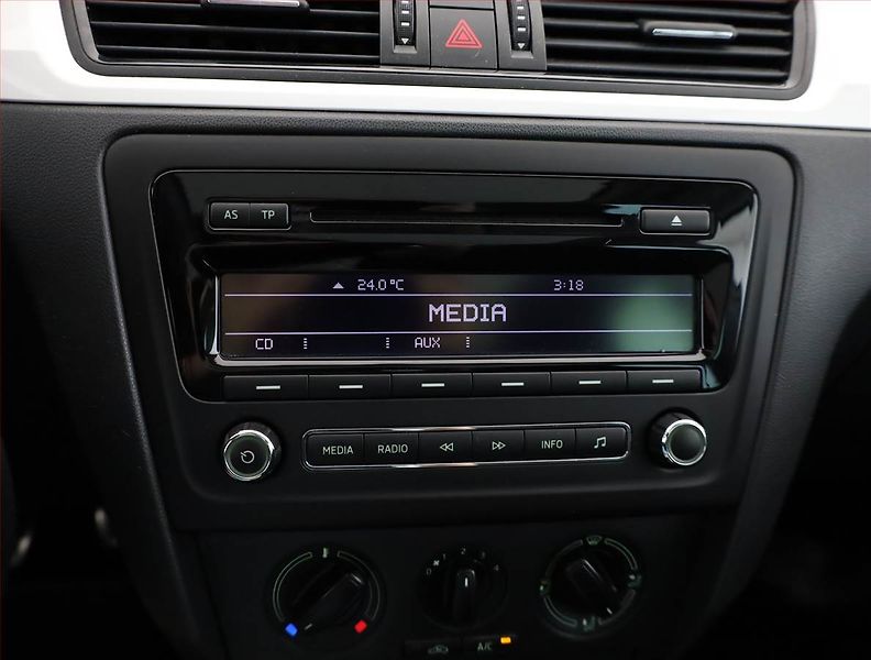 Škoda Rapid (2014) Spaceback 1.2 TSI, Serv.kniha - fotka 13 z 16