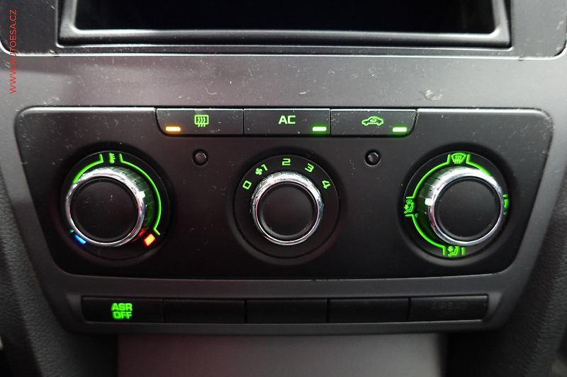 Škoda Octavia (2011) 1.2 TSi, ČR, Klima - fotka 17 z 18