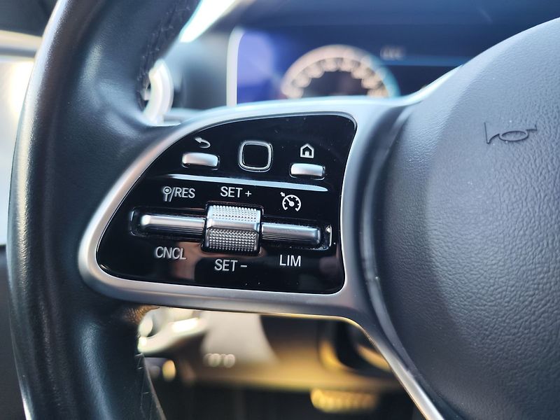 Mercedes-Benz Třídy E E220d/143kW 4MATIC All-Terrain - fotka 28 z 37