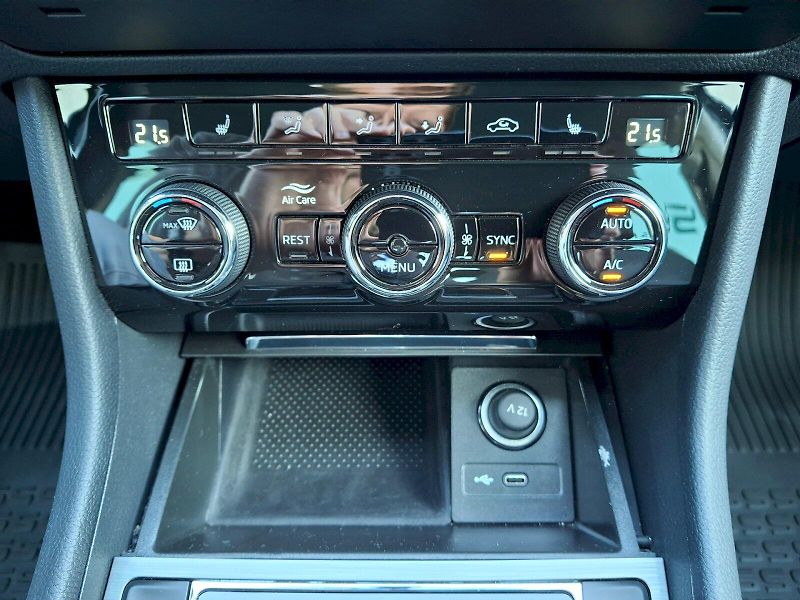Škoda Superb (2023) Style DSG 1,5TSi 110kW - fotka 25 z 35