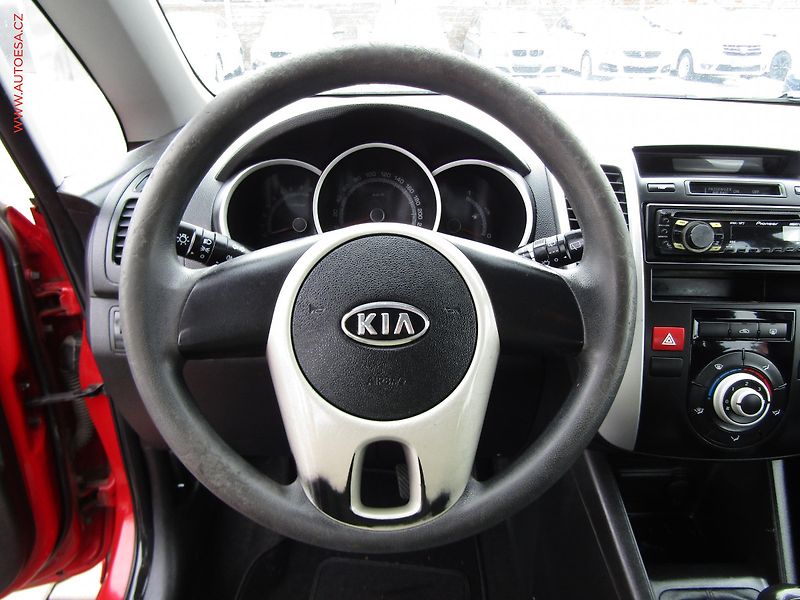 Kia Venga (2010) 1.4CVVT, ČR, TZ - fotka 14 z 17