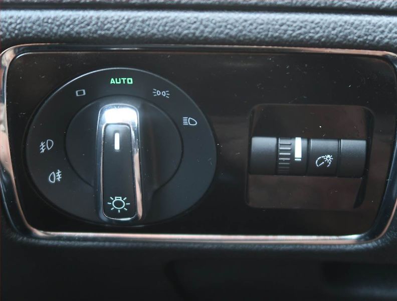Škoda Superb (2014) Elegance 2.0 TDI, 4X4 - fotka 17 z 22