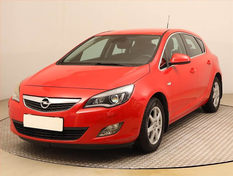 Opel Astra (2010) 1.4 16V, Tempomat - fotka 2 z 17