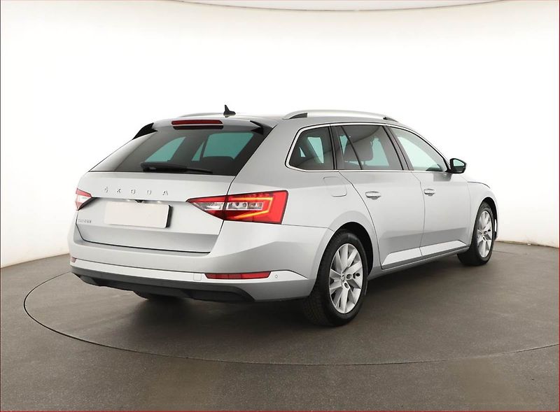 Škoda Superb (2019) Style 2.0 TDI, Automat, Kůže - fotka 5 z 20