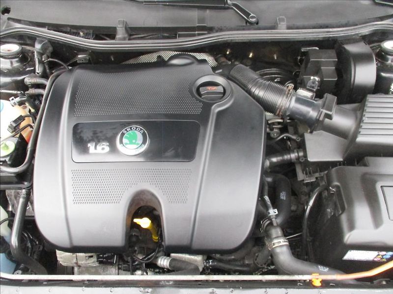 Škoda Octavia 1,6 MPI, digi klima, 1.maj, - fotka 25 z 29