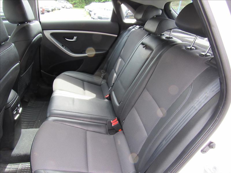 Hyundai i30 1,6 GDI 99kW Automat - fotka 10 z 32