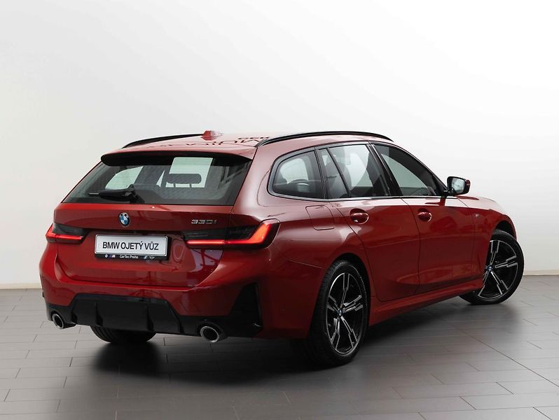 BMW Řada 3 330i Touring - fotka 5 z 22