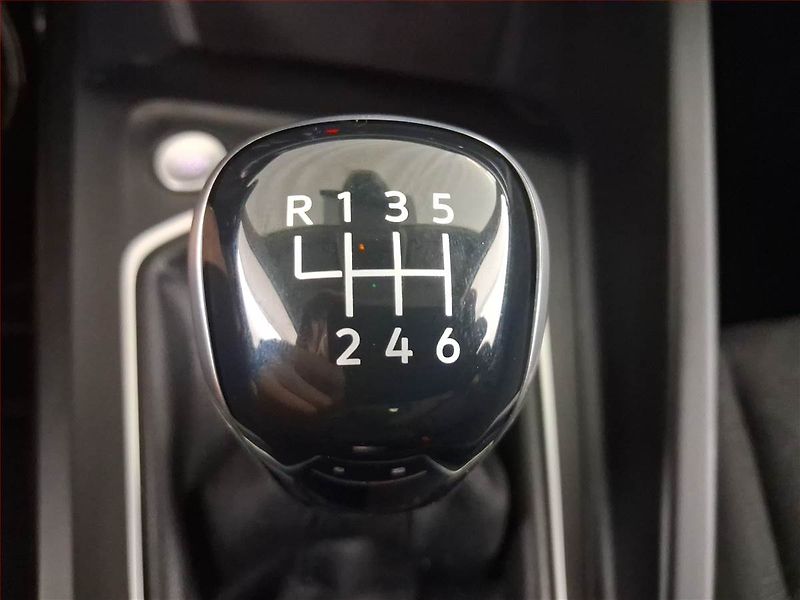 Volkswagen Golf (2021) Life 2.0 TDI, ČR,1.maj - fotka 13 z 17