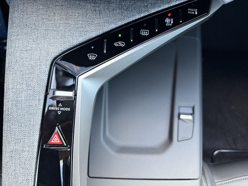 Peugeot 5008 (2026) GT Hybrid 145 e-DCS6 SUMMER BL - fotka 19 z 28